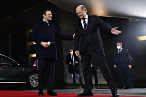 Petrolio, Ue pronta allo stop con aiutino a Berlino e Parigi