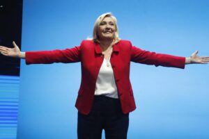 I vescovi sfatano il tabù Le Pen. La Chiesa ora scopre la «rive droit»