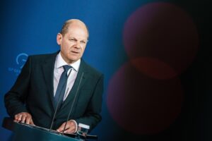 Armi, gas, oligarchi. Si alza la posta del ricatto a Berlino