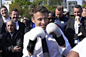 Macron avanti ma occhio all’effetto Trump