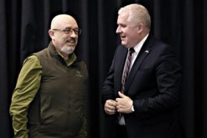 Sull’invio di armi all’Ucraina Berlino cede al pressing. Ora si passa a quelle pesanti