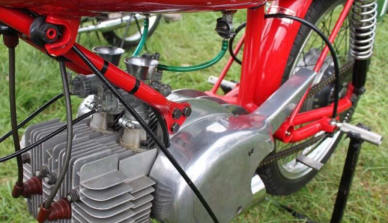 Il motore Rumi 125 bicarburatore