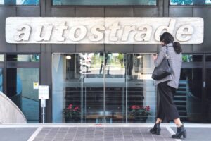 Incassa da Cdp  gli 8 miliardi  e taci.La fine (in sordina) del ventennio Benetton