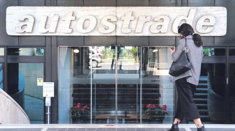 Incassa da Cdp  gli 8 miliardi  e taci.La fine (in sordina) del ventennio Benetton