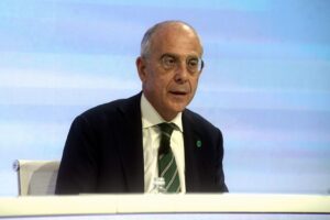 Eni ed Enel gettano acqua sul fuoco  Impatto minimo dalle imposte del governo