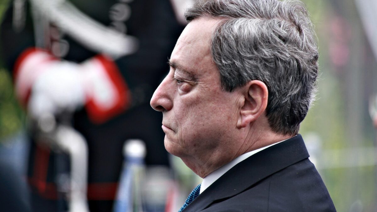 Altra sentenza contro Draghi: «rimborsate i prof no vax»