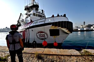 Open arms, testimone critica le Ong e il pm lo attacca