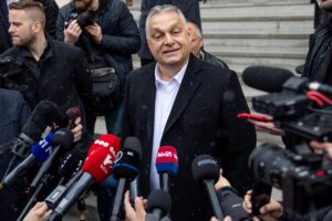 Petrolio, miliardi a Orbán. Per lo stop paghiamo noi