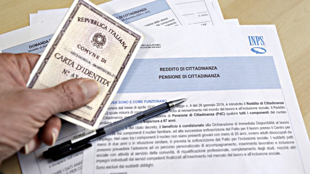 Il reddito di cittadinanza infinito piace all’Ue