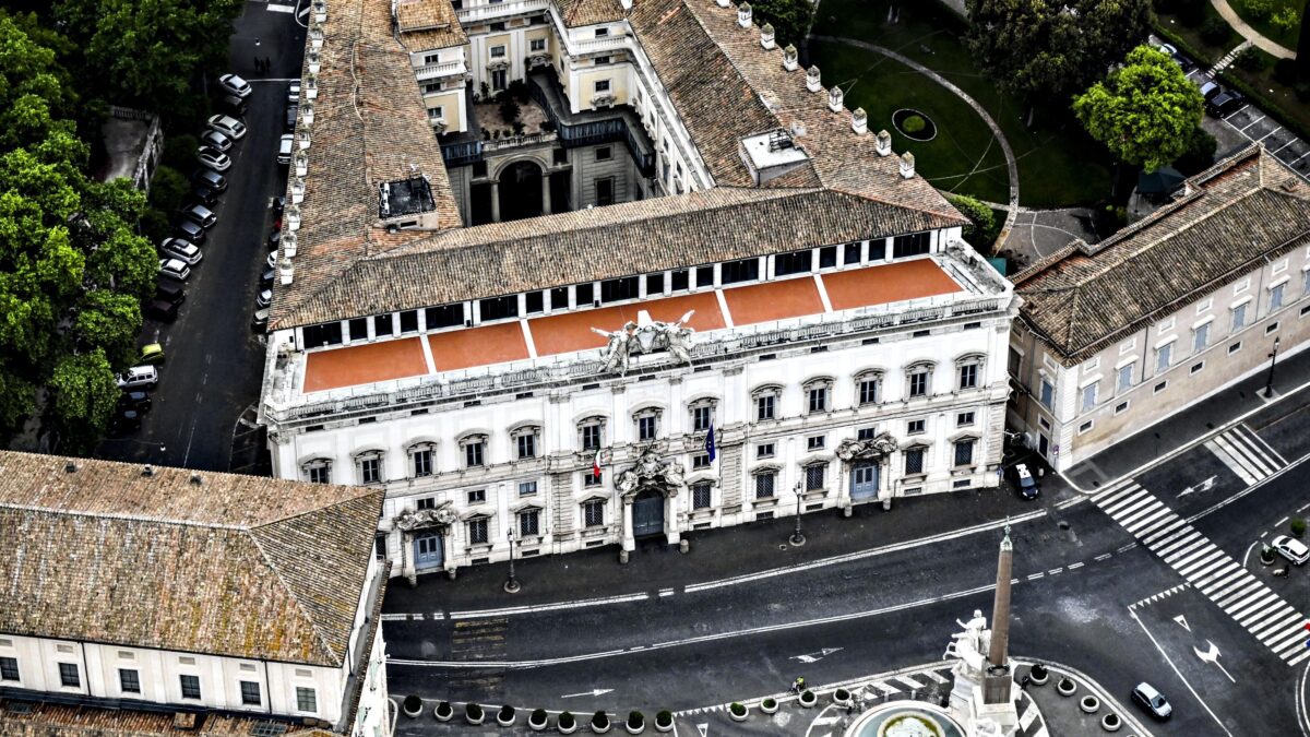 Operatrice no vax lasciata a casa. Il giudice si rivolge alla Consulta