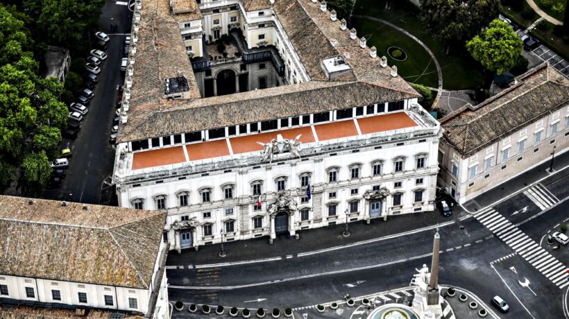 Operatrice no vax lasciata a casa. Il giudice si rivolge alla Consulta