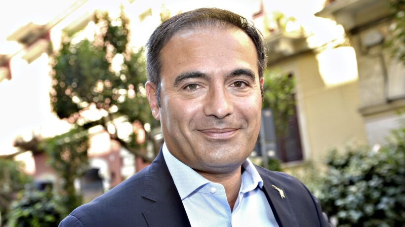 «Liberiamo gli alunni da mascherine e propaganda Lgbt»