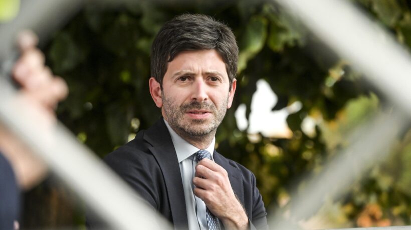Speranza gioca alla fattoria pandemica