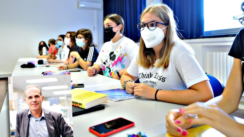 «Le mascherine a scuola sono inutili. I politici dovranno risponderne»