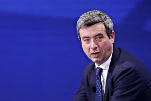 Pd e grillini scoprono i salari troppo bassi. Ma invece di alzarli sprecano 80 miliardi