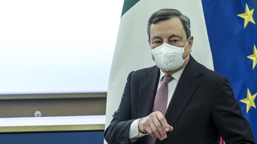 Draghi si applaude. Recovery modificato a colpi di decreto e niente scostamento