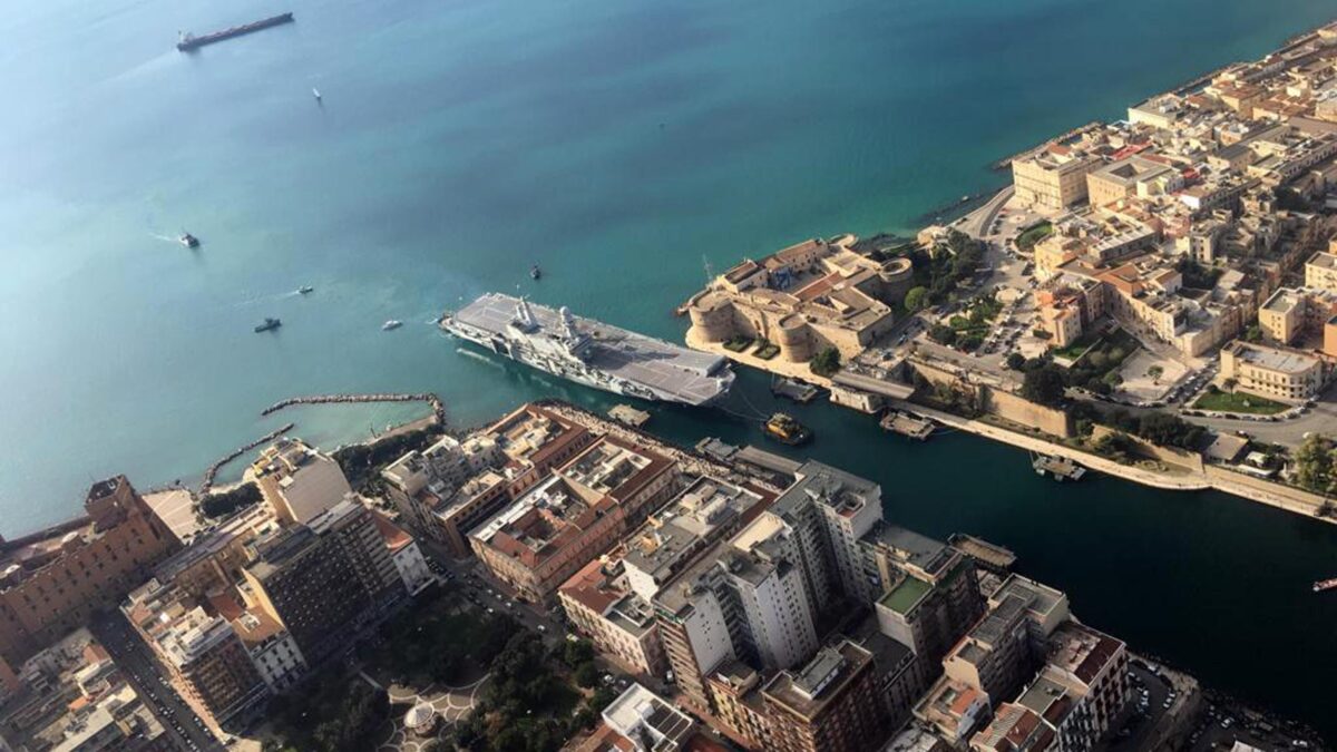 Soldi pubblici per i capannoni cinesi. Ecco il bluff sulla bonifica di Taranto