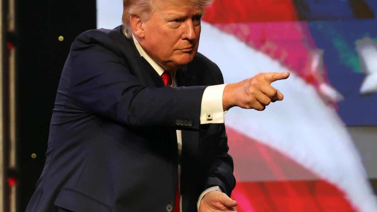 Trump prenota la rivincita con la «lobby del grilletto» e riempie i forzieri di dollari