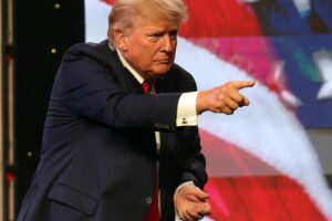 Trump prenota la rivincita con la «lobby del grilletto» e riempie i forzieri di dollari