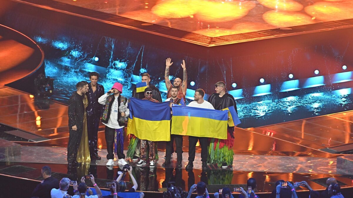 Qui si «combatte» a slogan e canzoni. La propaganda resta il colpo migliore