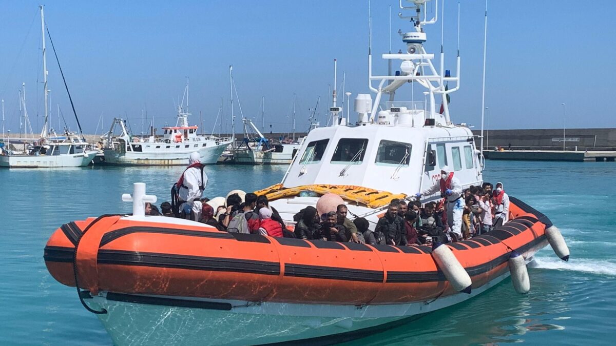 Sbarchi continui e istituzioni in tilt. Prese d’assalto le coste calabresi