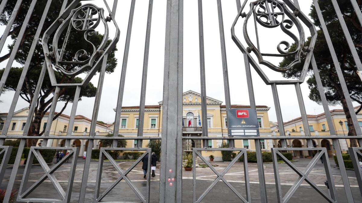 Acclamavano l’apartheid dei no vax, oggi s’inventano i gay «discriminati»