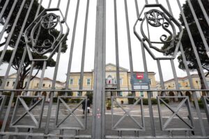 Acclamavano l’apartheid dei no vax, oggi s’inventano i gay «discriminati»