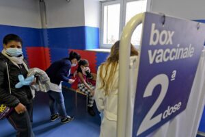 «Con le varianti meno casi di Misc». Cade la scusa per vaccinare i bimbi