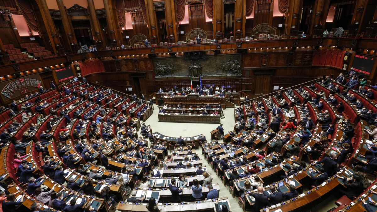 Lo scontro tra governo e Parlamento fa deragliare le riforme