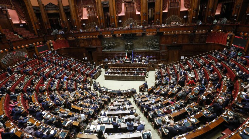 Lo scontro tra governo e Parlamento fa deragliare le riforme