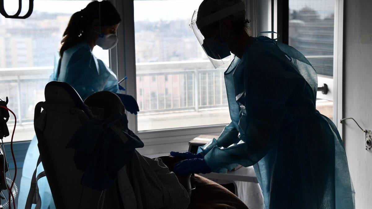 Guarisce il malato ma finisce nei guai perché ha usato il plasma iperimmune