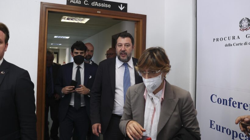 Open arms, sparite dal fascicolo le carte che danno ragione a Salvini