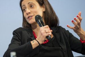 «Troppi russi»: intellò in fuga dai talk show