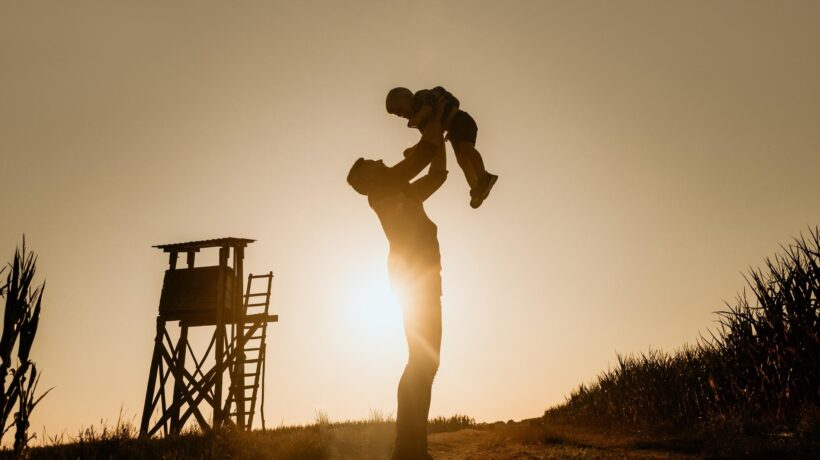 Il ritorno del padre grazie ai ragazzi che sanano i disastri degli anni Settanta