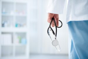 Ai medici sospesi tolta pure l’assicurazione