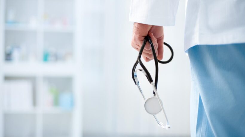 Ai medici sospesi tolta pure l’assicurazione