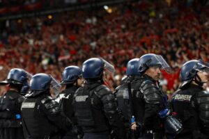 Champions League: Macron preferisce il caos, piuttosto che inimicarsi le banlieue