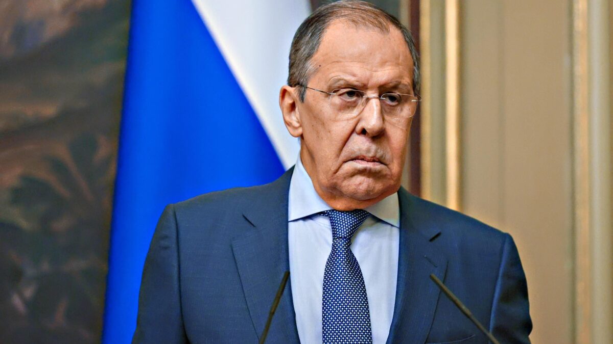 La versione di Lavrov: «Mercenari e ufficiali Nato anche nell’acciaieria»