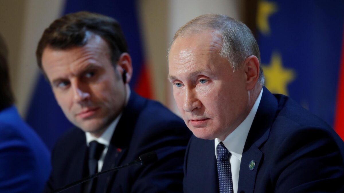 Telefonata fiume tra Macron e Putin. E Mosca evoca lo «tsunami atomico»