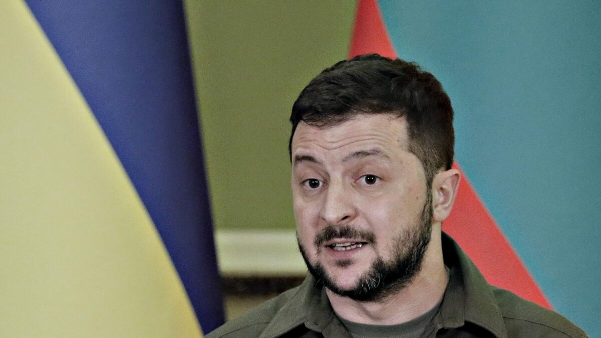 Zelensky fa la pace con Berlino e sfida la parata dello zar in videoconferenza