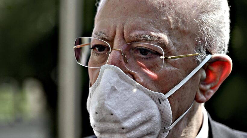 La sanità per De Luca: ospedali nel caos, lui si mette il bavaglio