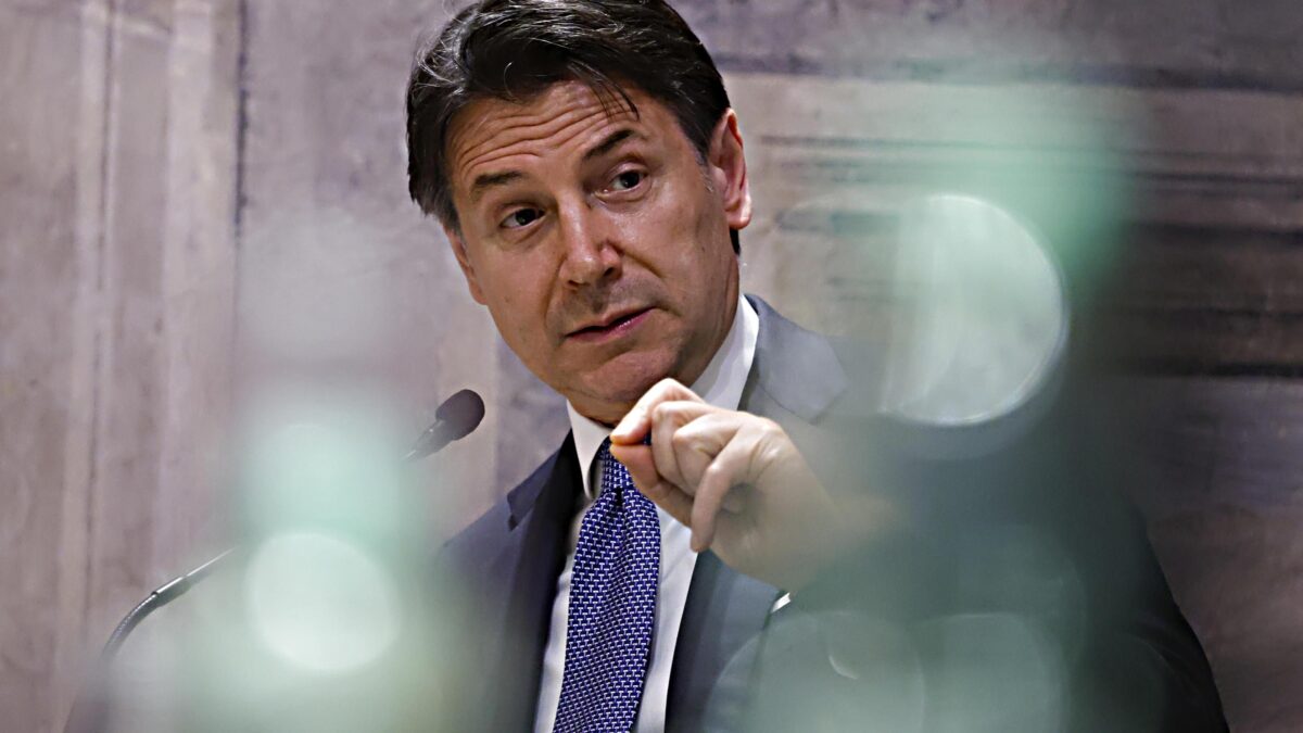 Conte sfida Supermario: è la solita manfrina? Gelo fra Vaticano e Colle