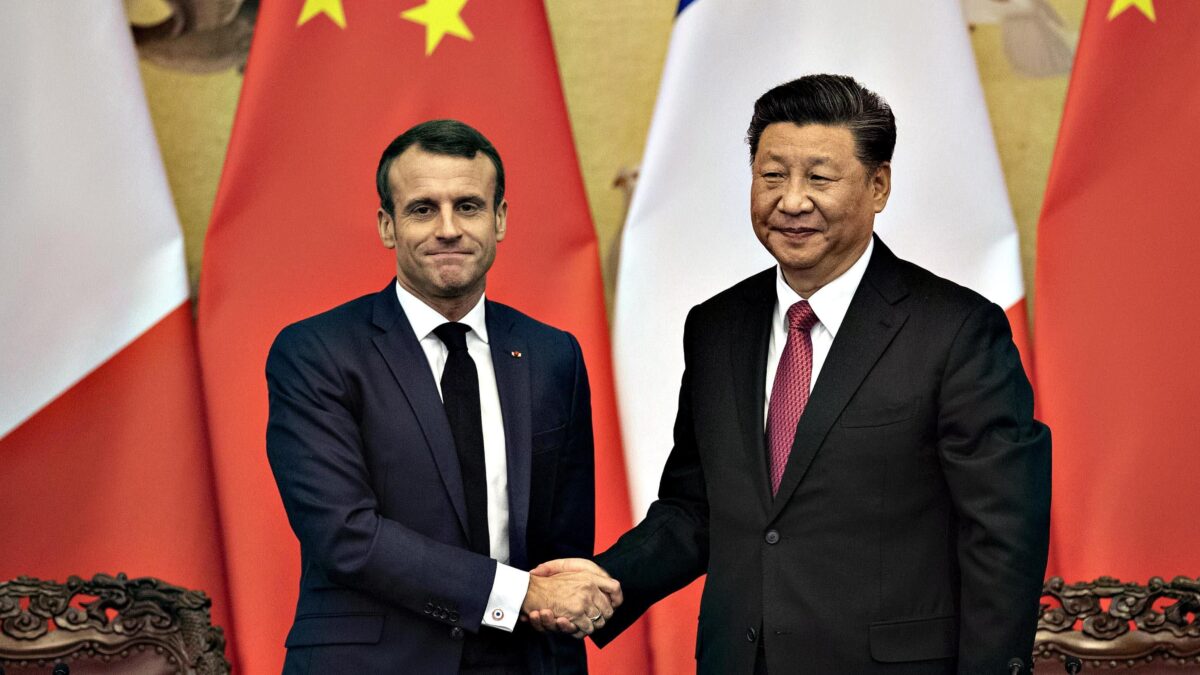 Macron a caccia di consensi sente Xi e punta a essere il mediatore protagonista