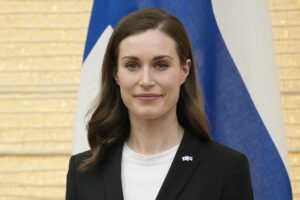 La Finlandia si offre alla Nato. Il Cremlino taglia il gas e avverte: «Rischio atomico»