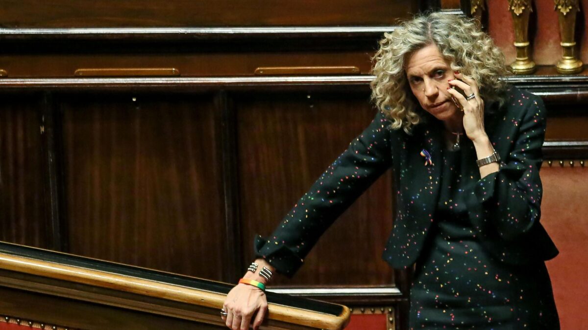 Soldi nella cuccia, per i pm la Cirinnà è «vittima». E lei accusa i nordafricani