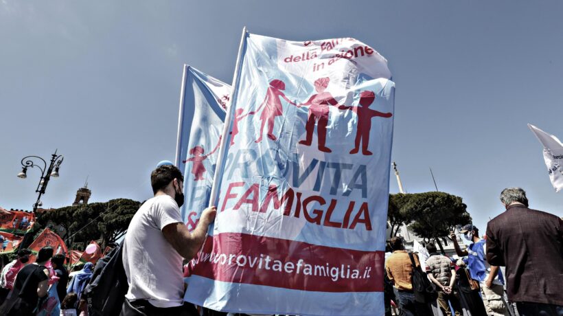 Oltre le tenebre sopravvive il bene. Torniamo in piazza per dirlo a tutti