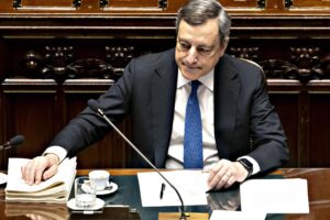 «Fiducia sulle spiagge». Draghi prepara la via di fuga dal governo