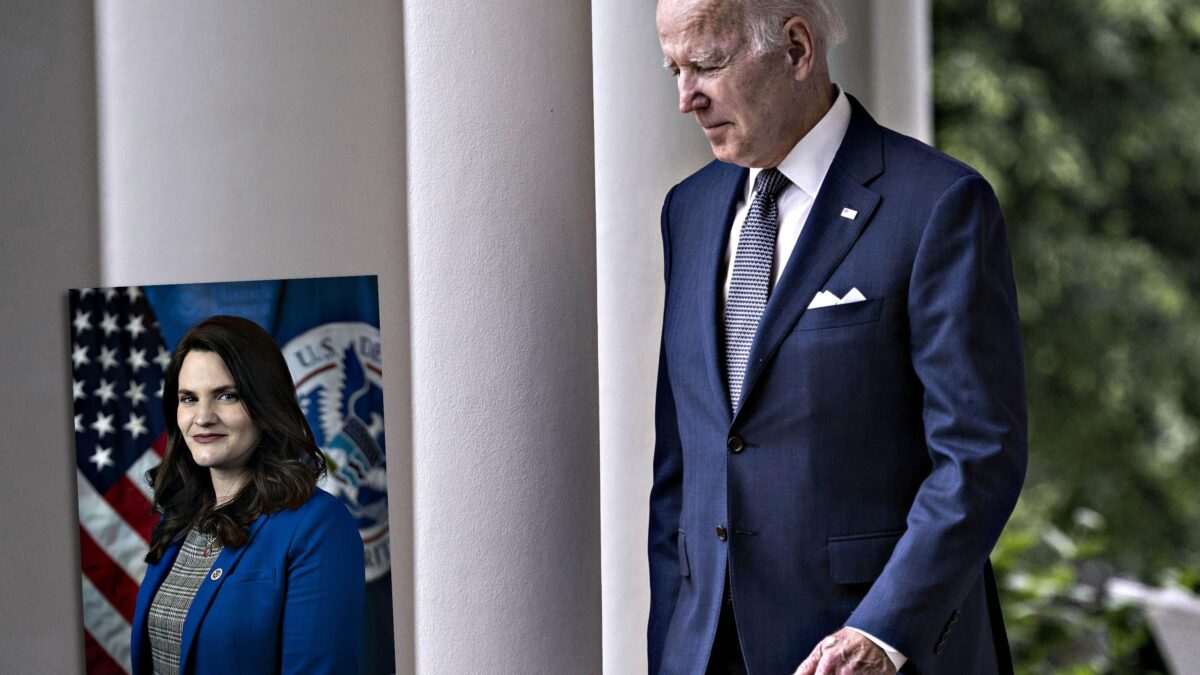 Il ministero orwelliano è già chiuso. Biden perde la faccia sulle fake news