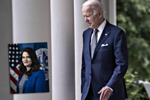 Il ministero orwelliano è già chiuso. Biden perde la faccia sulle fake news