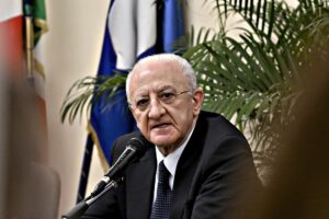 Letta fa lo gnorri sul fuoco amico di De Luca